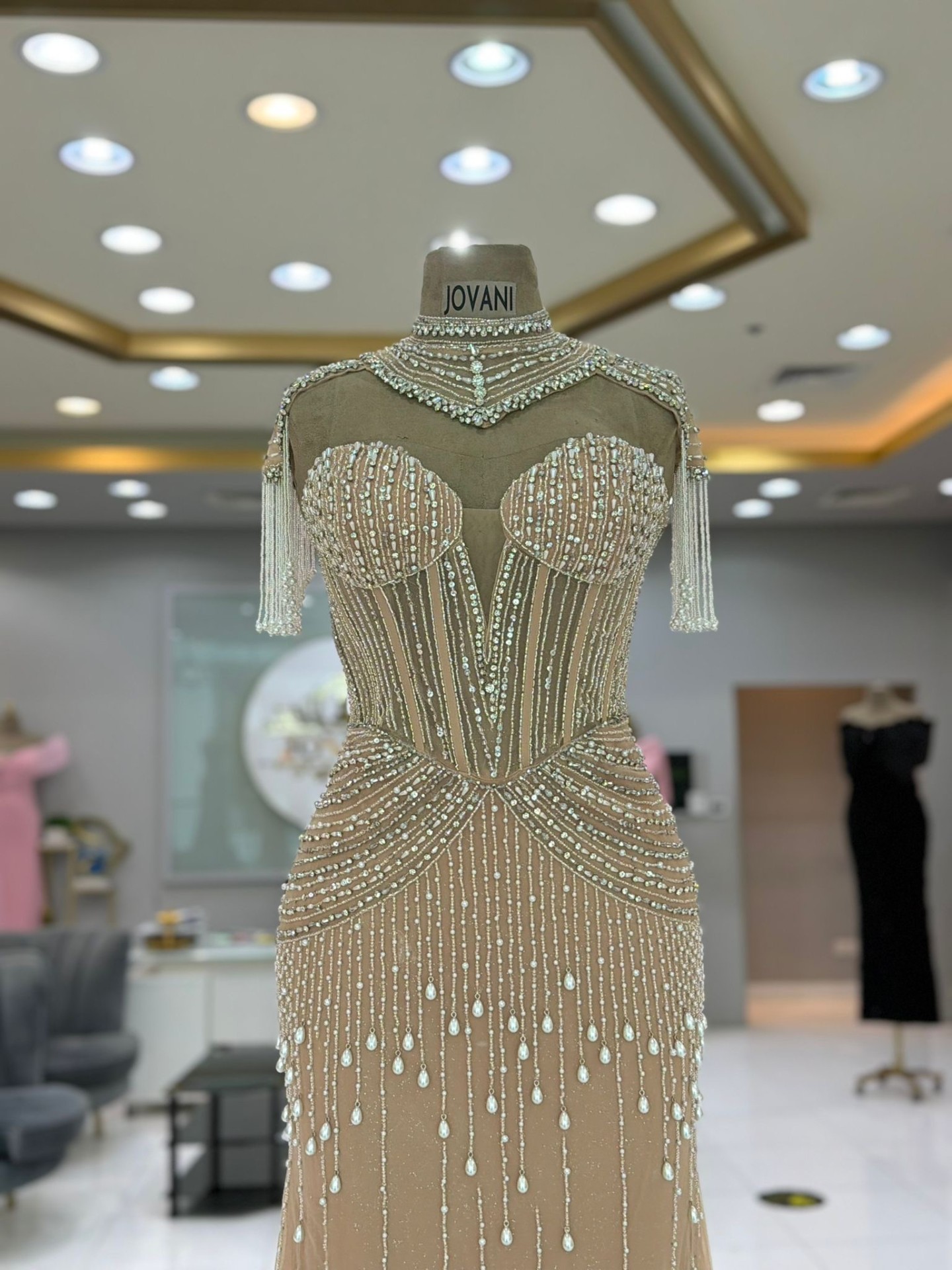 Pearl Cascade Illusion